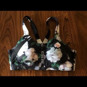 Victoria’s Secret Incredible Knockout sport bra